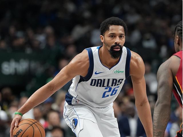 关于独行侠逆转热火，艾顿送出助攻的信息