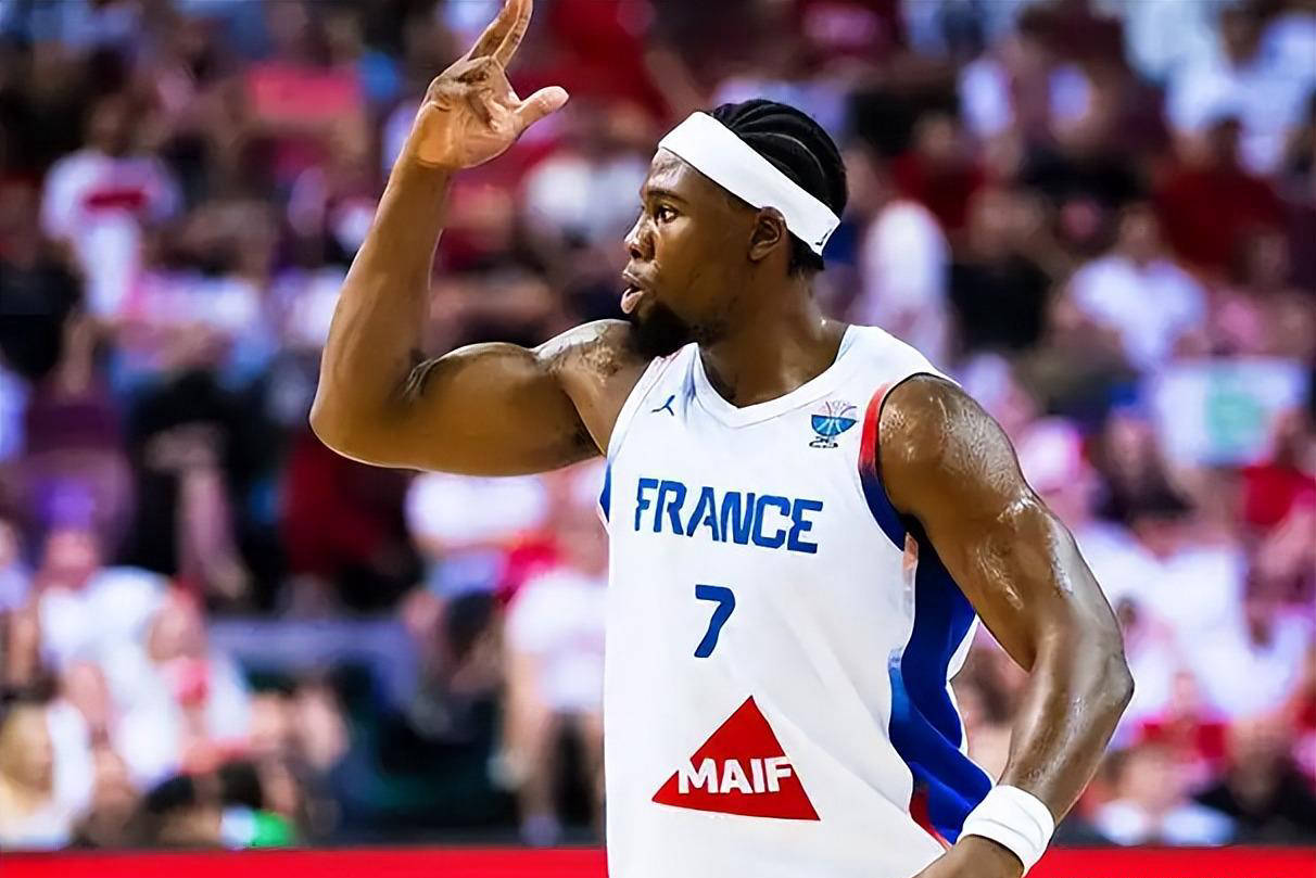 包含波兰男篮血洗西班牙男篮，拉文制霸全场的词条