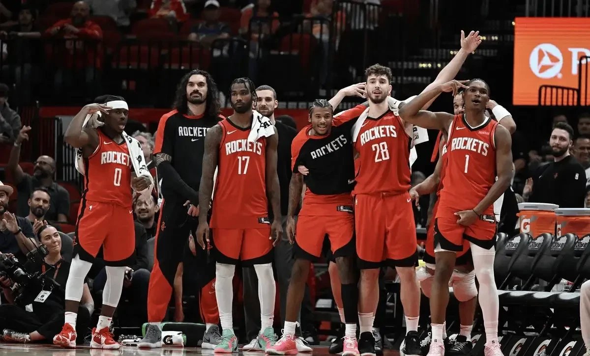 爵士爆冷火箭,拉文统治全场 爵士爆冷火箭,拉文统治全场