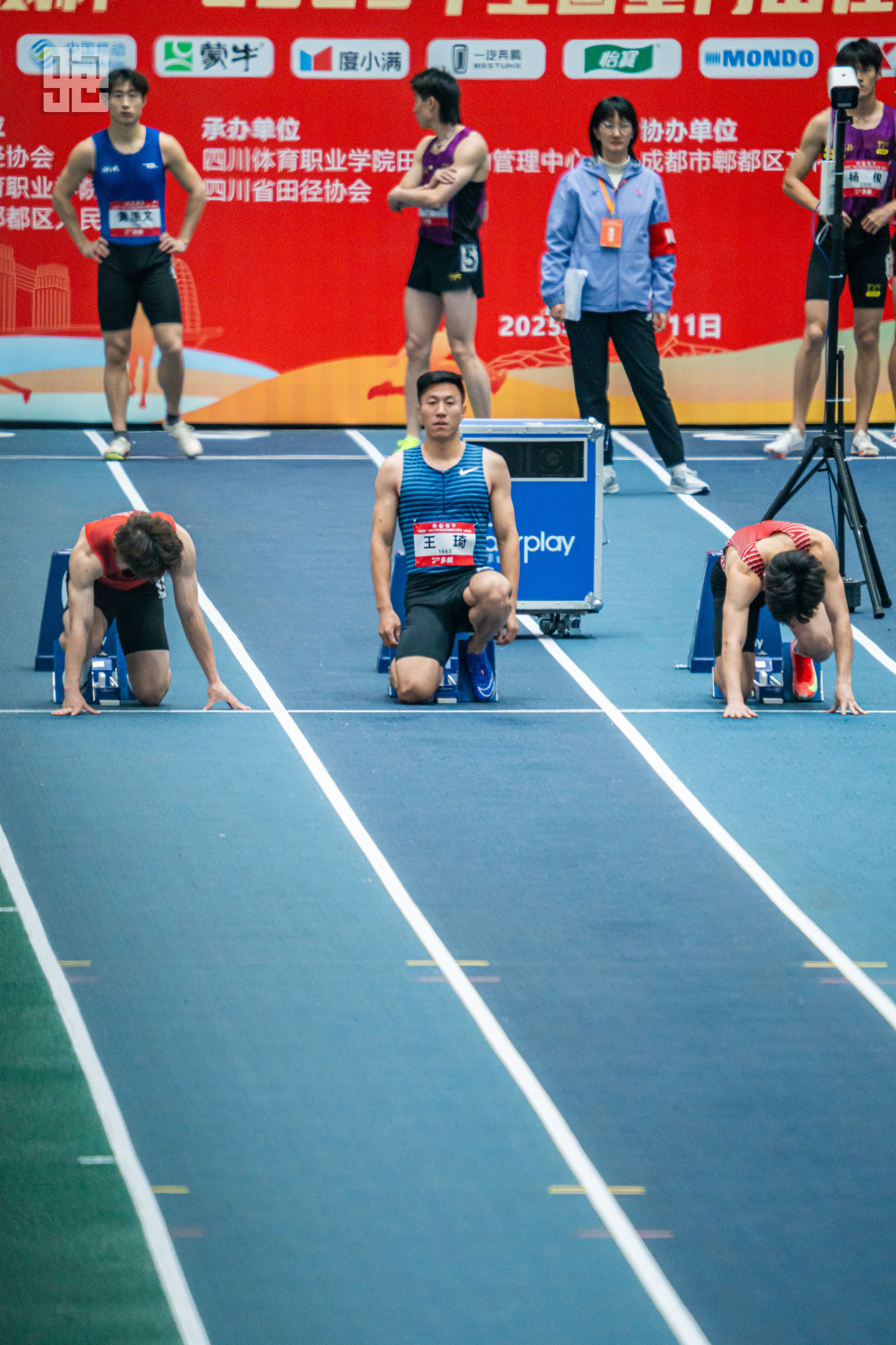田径赛后采访曝光，内幕引发热议