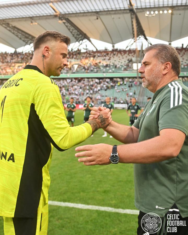 和平精英传奇谢幕，球迷泪洒赛场的简单介绍