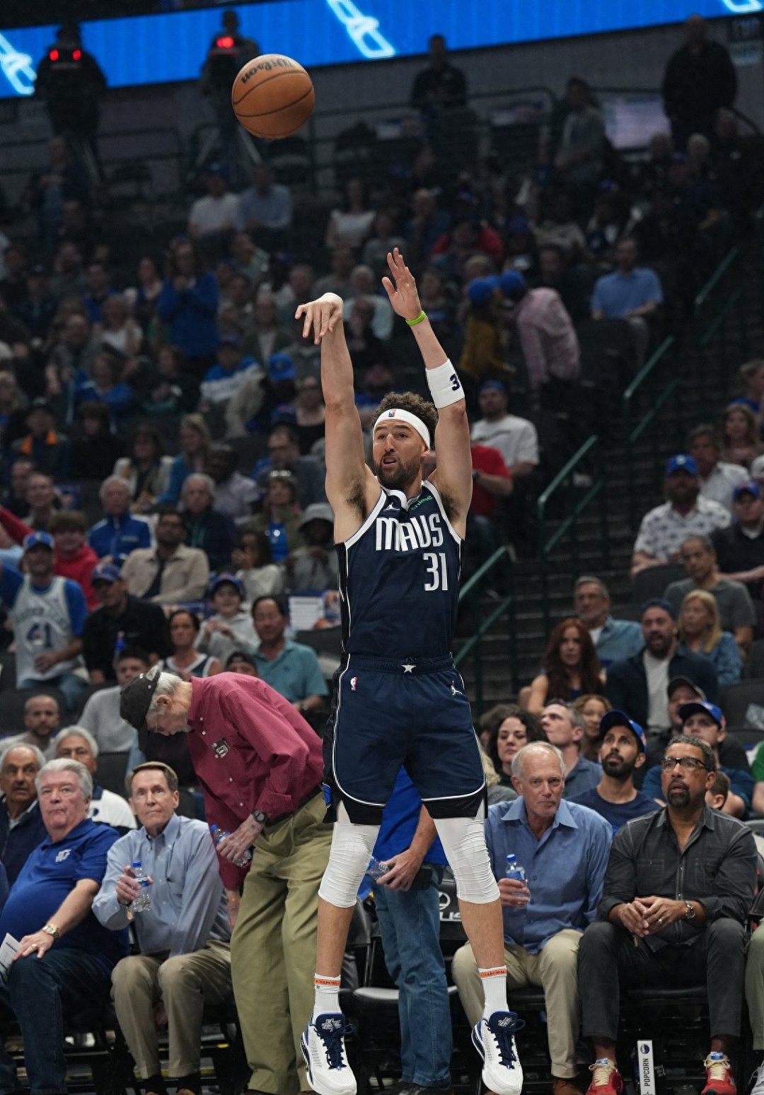 独行侠轻取猛龙,克莱状态火热 独行侠轻取猛龙,克莱状态火热