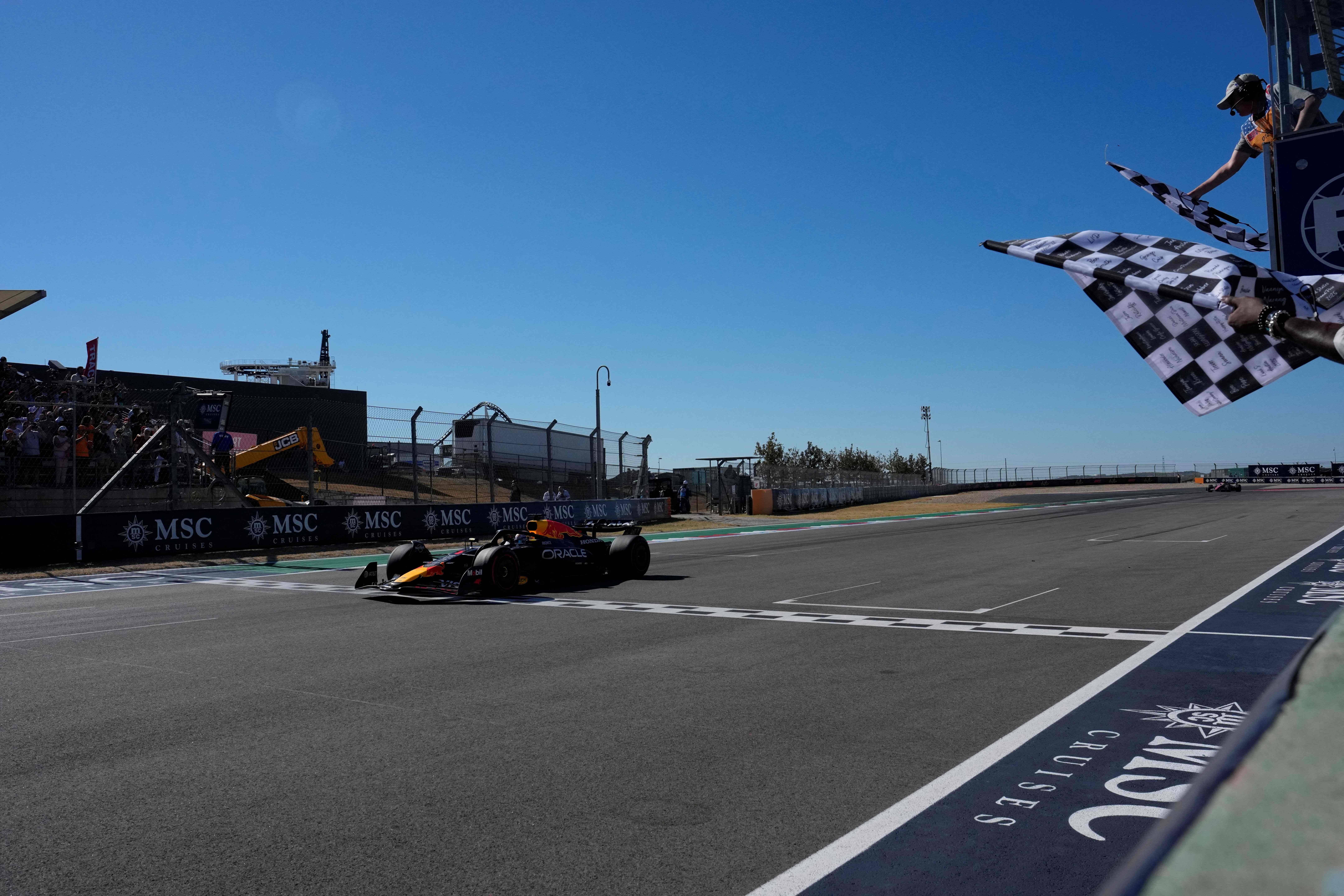 雷诺车队绝杀迈凯伦，维斯塔潘统治全场