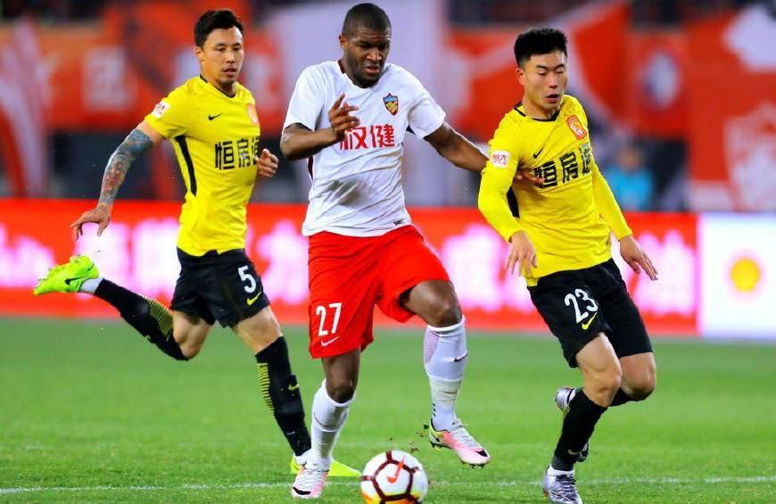 上港客场不敌恒大，跌至第四