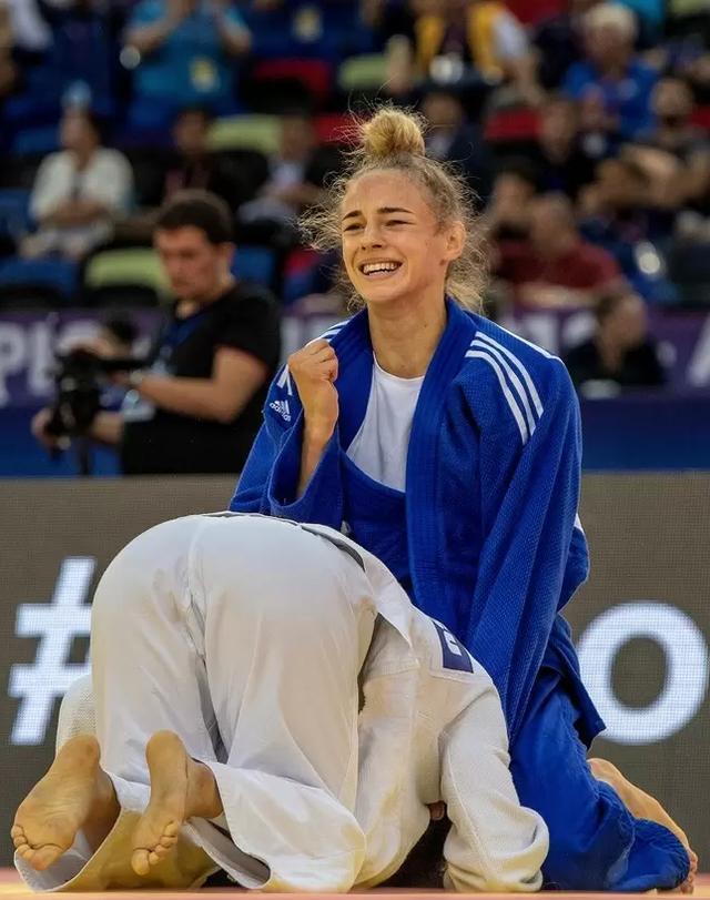 俄罗斯柔道选手搏杀夺金，震惊全场