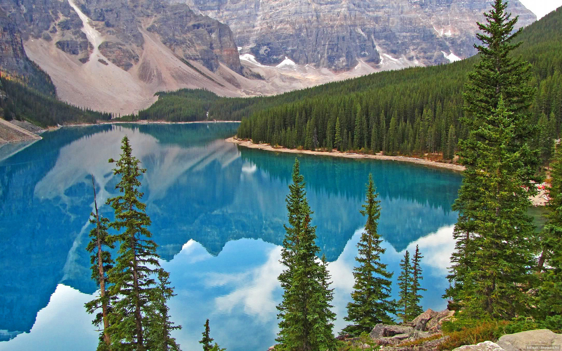 猎人变猎物，法拉利轻取迈凯伦之夜，拉塞尔如何带队颠覆格局？