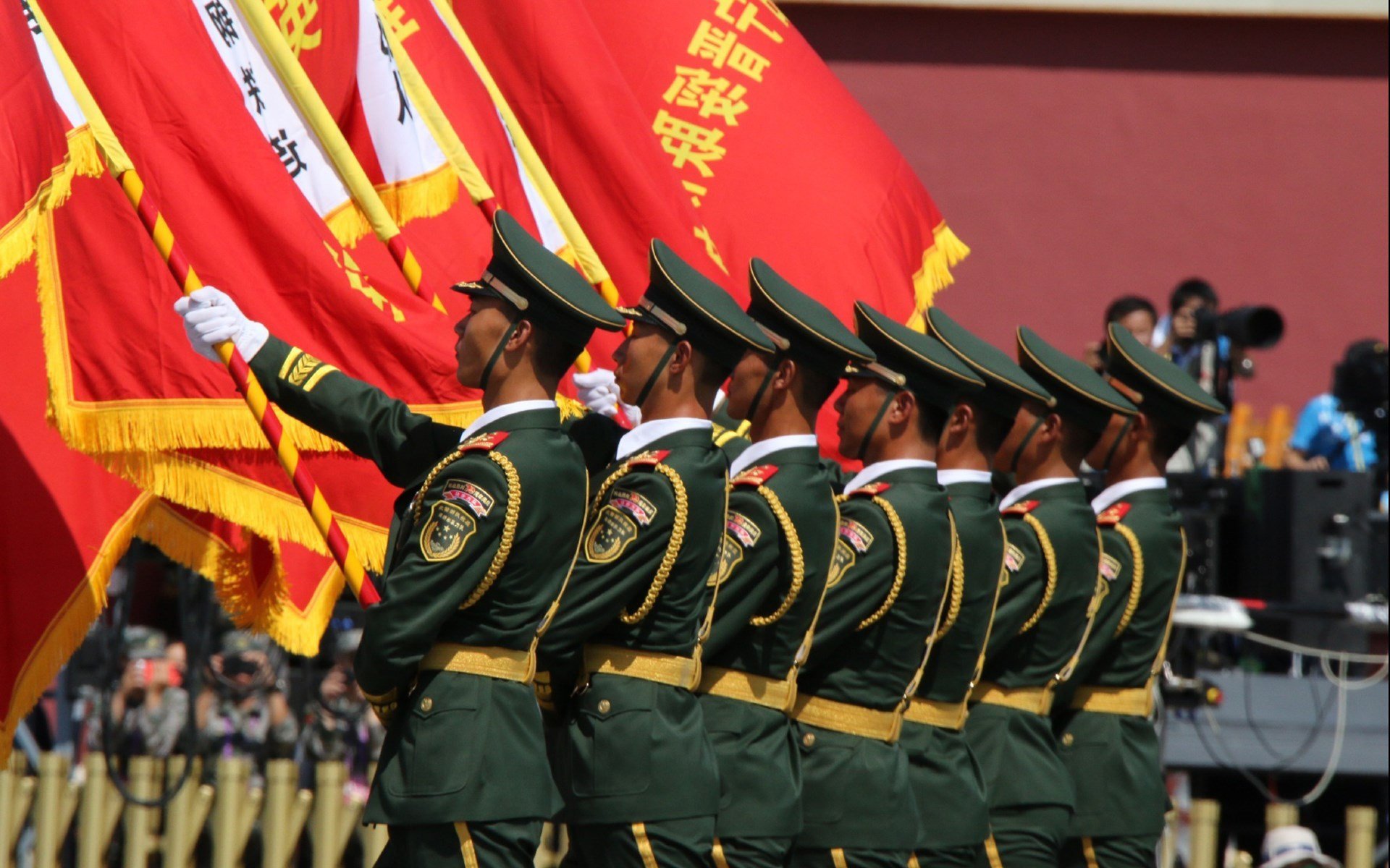 蓝色理性与红色风暴,当法兰西铁壁遭遇北非烈焰,劳塔罗七分钟魔术重写结局